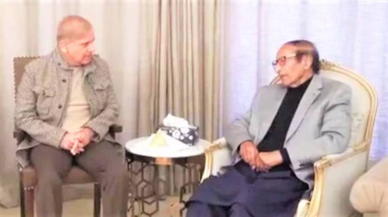 وزیراعظم شہباز شریف کی چودھری شجاعت حسین سے اہم ملاقات 