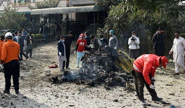 اسلام آباد دھماکہ میں جاں بحق ٹیکسی ڈرائیور کے اہل خانہ کو 1 کروڑ روپے کا چیک دیدیا گیا 