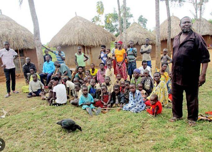 12 شادیوں ، 102 بچوں کے بعد یوگنڈا کے کسان کا خاندانی منصوبہ بندی کا فیصلہ 