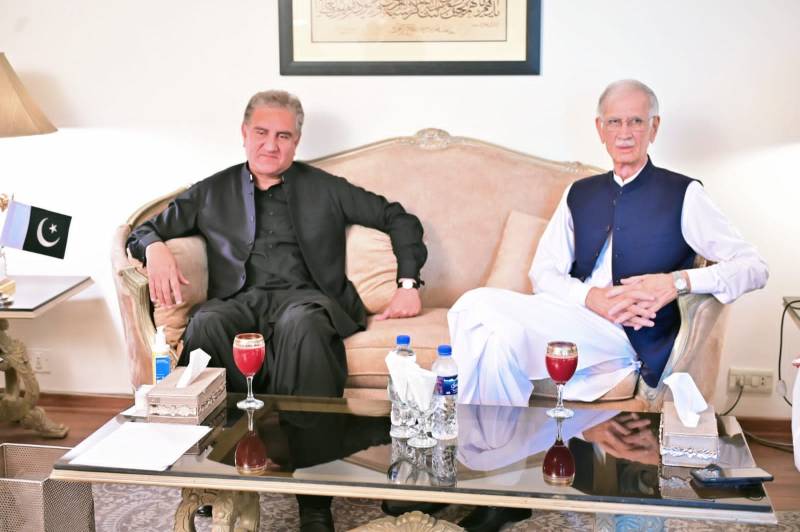 استعفوں پر پی ٹی آئی میں اختلافات کھل کر سامنے آگئے، شاہ محمود اور پرویز خٹک سپیکر سے ملاقات کیلئے نہ آئے