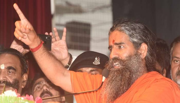 ہندو انتہا پسند گرو  بابا رام دیو   کا مسلمانوں پر خواتین کو اغوا کرنے کا الزام 