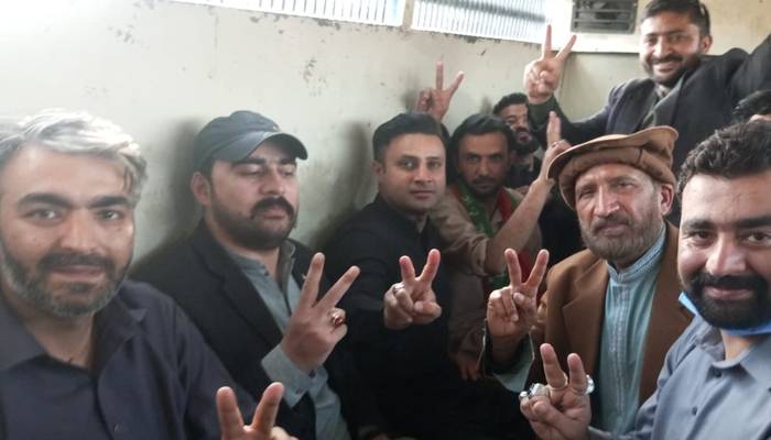 جیل بھرو تحریک میں   گرفتاری دینے والے پی ٹی آئی کے 47 کار کنوں کو اڈیالہ جیل اور قائدین کو سرگودھا جیل منتقل کردیا گیا 
