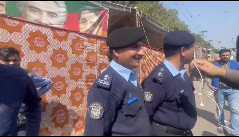 عمران خان کو گرفتاری سے بچانے پر شبلی فراز اور 150 پی ٹی آئی کارکنوں کیخلاف مقدمہ درج 