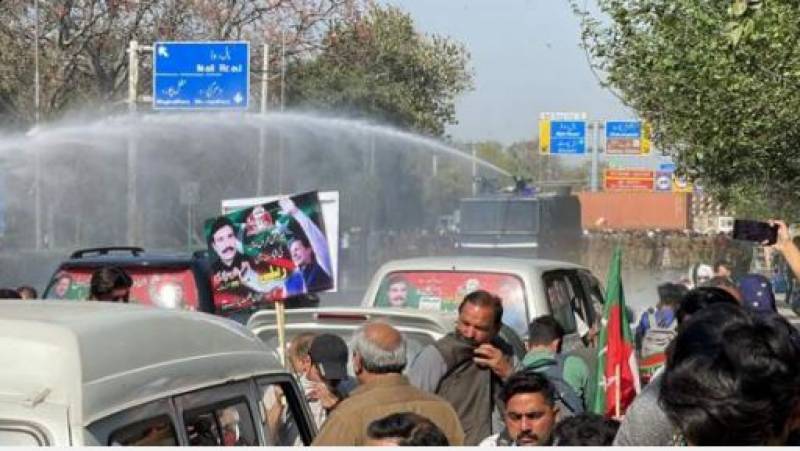 لاہور ہنگامہ آرائی: عمران خان سمیت پی ٹی آئی کارکنوں  پر مقدمہ درج