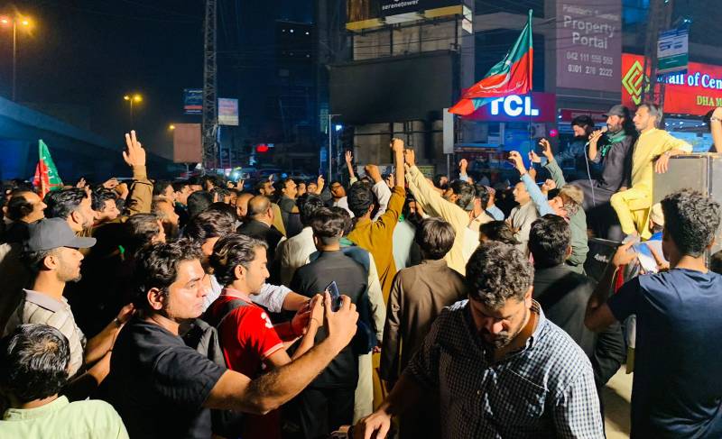 عمران خان کی ممکنہ گرفتاری، ملک کے مختلف شہروں میں کارکنوں کا احتجاج، ٹریفک کی روانی متاثر