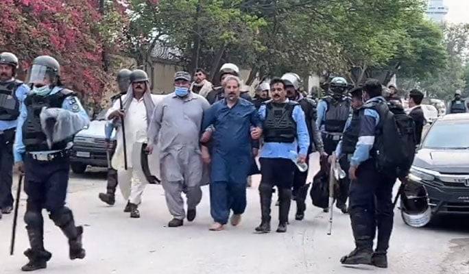 پی ٹی آئی رہنماءامجد نیازی سمیت دیگر گرفتار کارکنوں کو جوڈیشل ریمانڈ پر جیل بھیجنے کا حکم