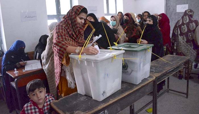 سندھ بلدیاتی انتخابات، 15 اضلاع میں پولنگ کا عمل جاری 