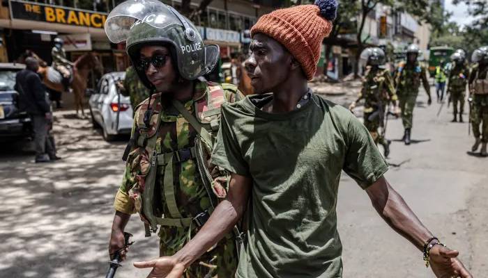 کینیا میں جاری احتجاجی مظارہوں کے دوران 2 افراد ہلاک اور متعدد  زخمی  