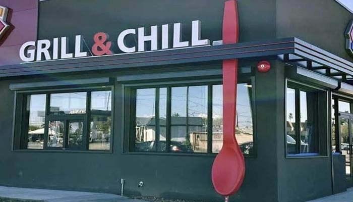 امریکی ریستوران کے باہر سے 15 فٹ طویل چمچہ چوری ہوگیا