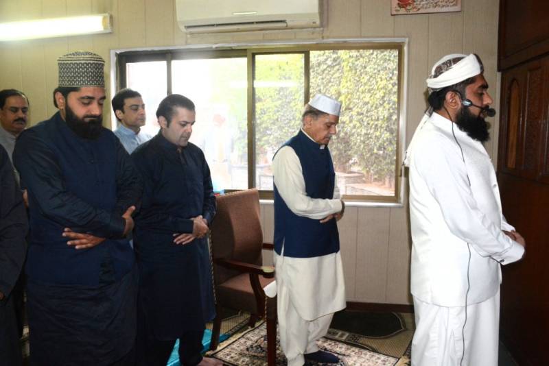 وزیر اعظم نے عید کی نماز لاہور میں ادا کی