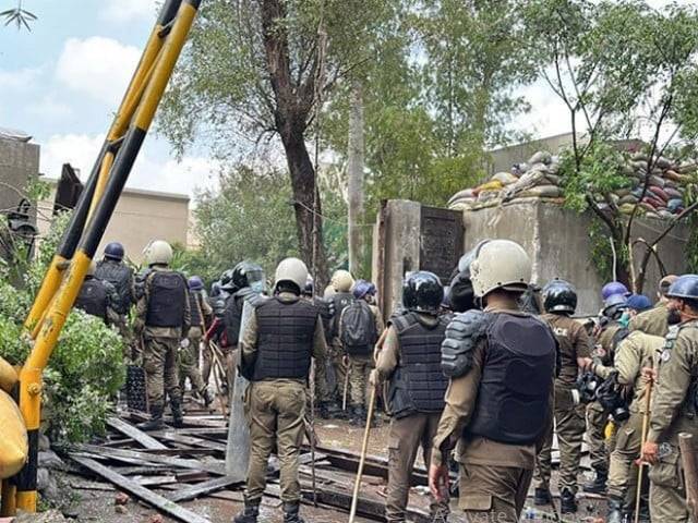 40 دہشت گرد زمان پارک میں ہیں، 24 گھنٹے میں حوالے کردیں ورنہ آپریشن ہوگا: پنجاب حکومت کا الٹی میٹم 