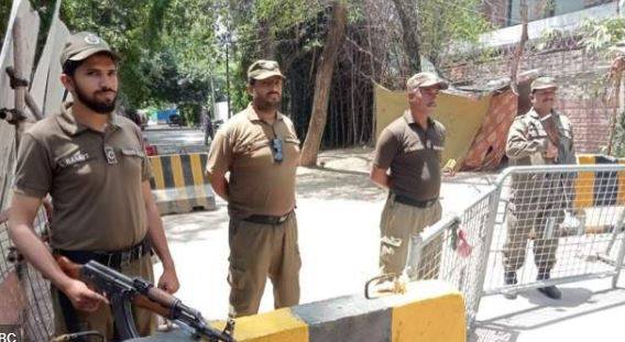زمان پارک میں عمران خان کی سیکورٹی ڈبل کردی گئی ،کنٹرول پولیس نے سنبھال لیا