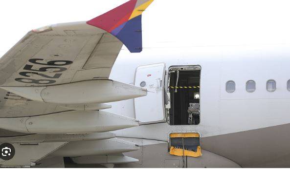 جنوبی کوریا،مسافر نے  طیارے کا دروازہ کھول لیا