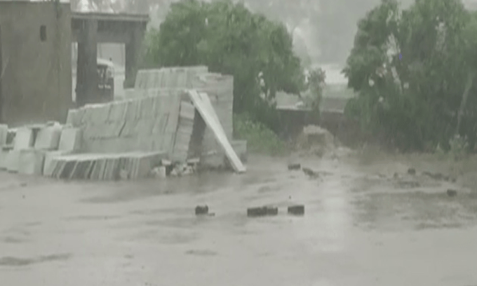 خیبر پختونخوا میں آندھی ، طوفانی بارش، چھتیں اور دیواریں گرنے سے 28 افراد جاں بحق 
