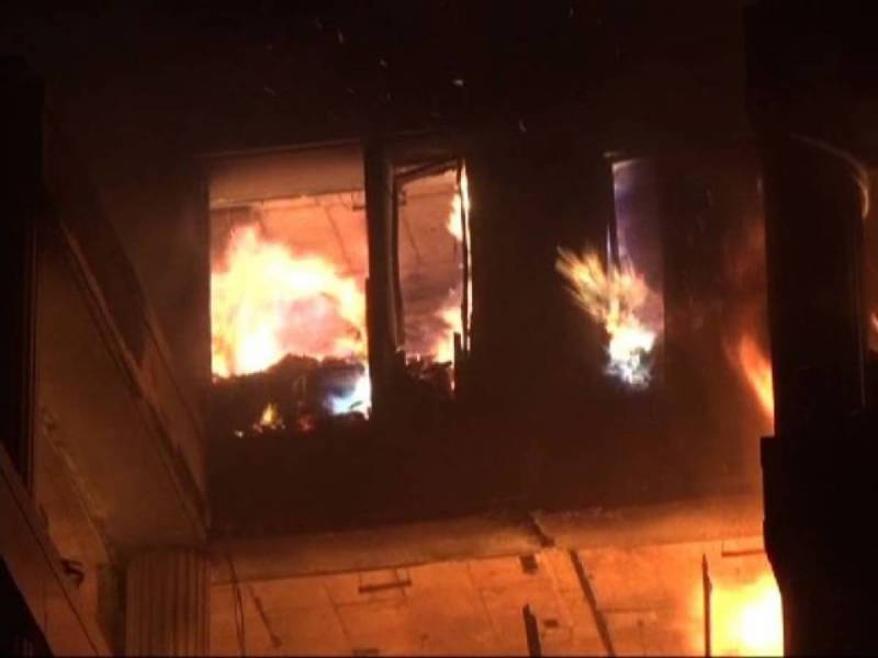  گھر میں آگ لگنے سے ایک ہی خاندان کے دس افراد جاں بحق ہو گئے
