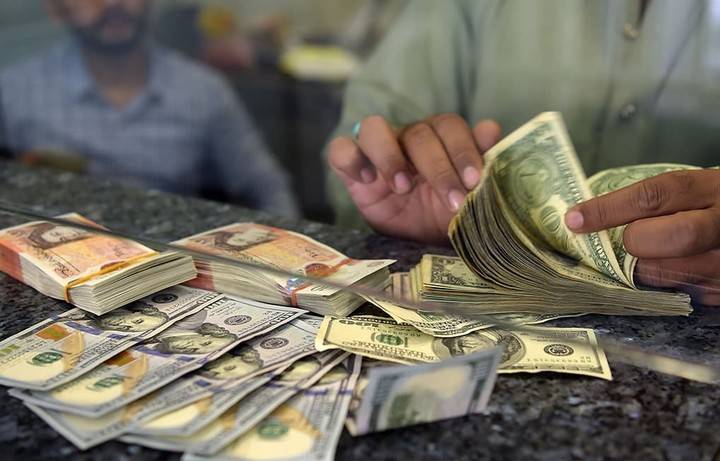 پاکستان کی ادائیگیاں زرمبادلہ ذخائر سے 6 گنا زیادہ،سٹاف لیول معاہدے پر پاکستان کا ڈالر بانڈ 27 فیصد بڑھ گیا: بلوم برگ کی رپورٹ میں  انکشاف