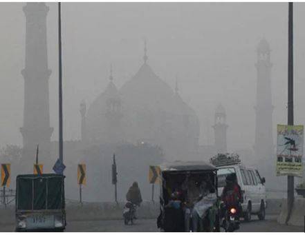 لاہور میں درجہ حرارت میں کمی، ایئر کوالٹی انڈیکس میں پھر اضافہ ، فضا دھندلا گئی 