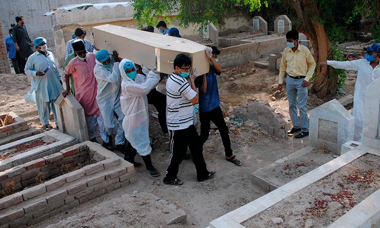 پاکستان میں کورونا وائرس کے وار جاری، گزشتہ چوبیس گھنٹوں میں 16 افراد جاں بحق