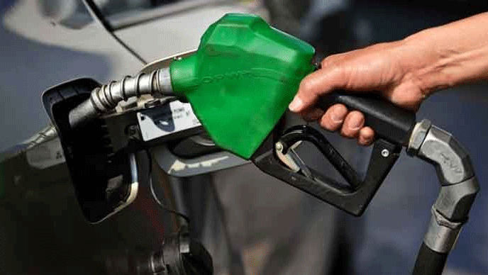 Crisis of petroleum products in India, only 5 liters of petrol allowed to motorcyclists